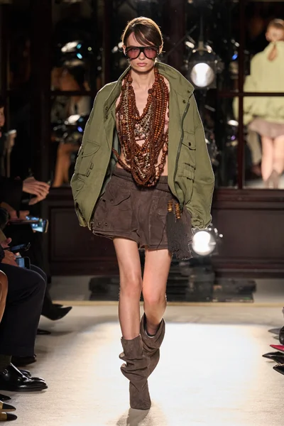 Look 30